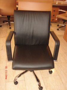 LX-03-LOW BACK CHAIR BLACK & HONEY PVC